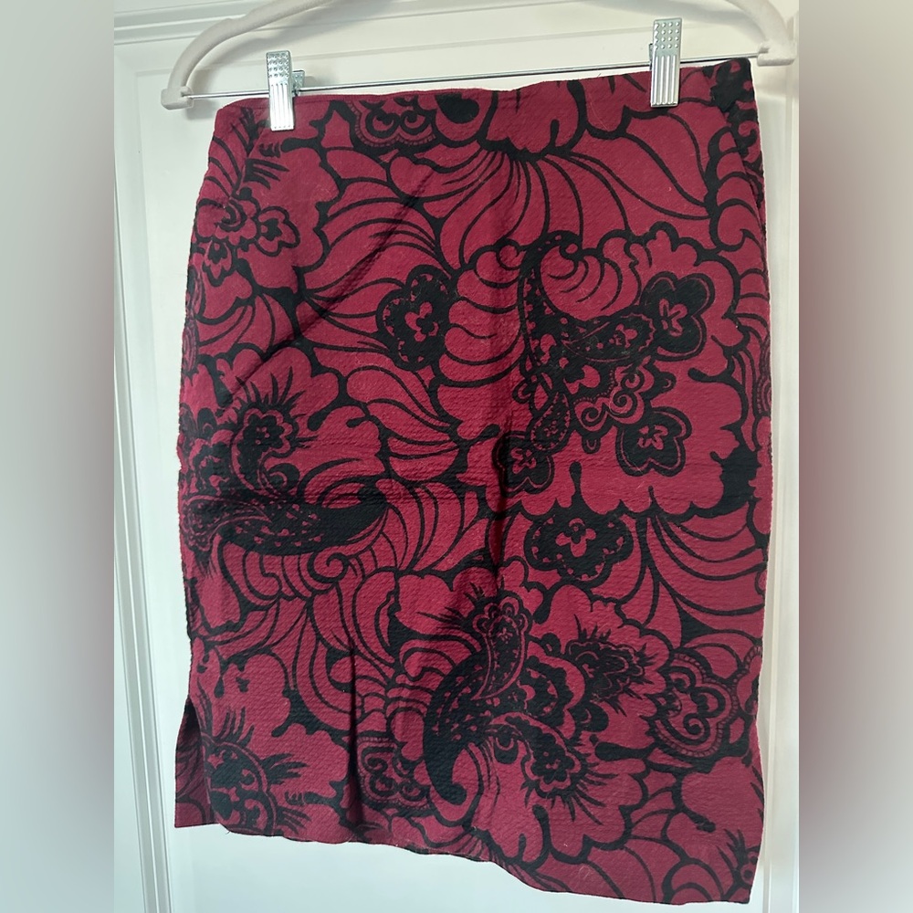 Loft, pencil skirt, floral, black, and red women’s size petite four pockets ￼
